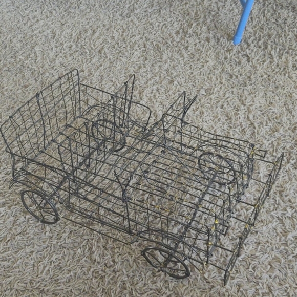 Rustic Wire Car Decor - Picture 1 of 4